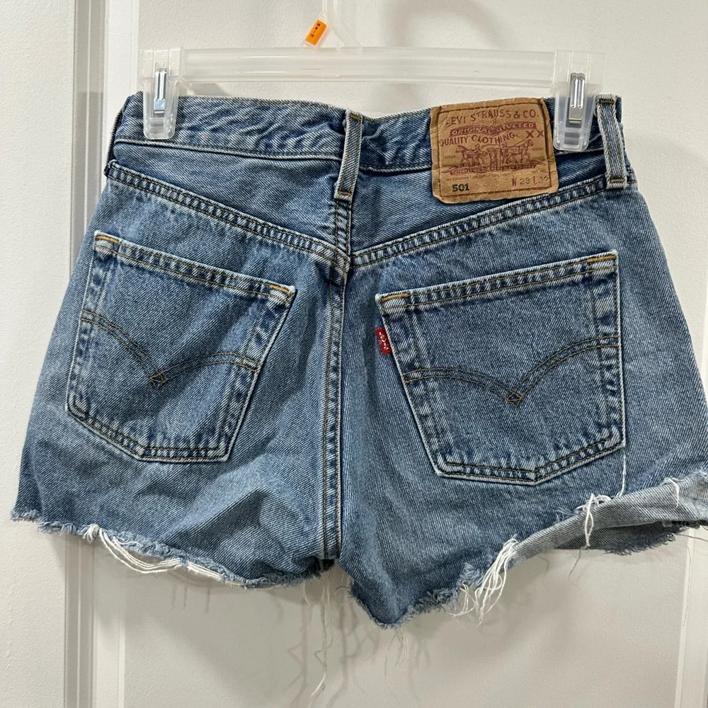 VINTAGE LEVIS SHORTS - Picture 2 of 4
